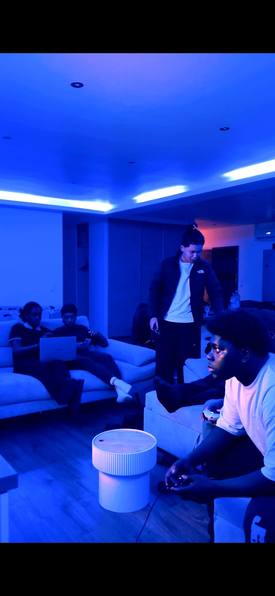 Soirée entre membres pendant le séminaire villa